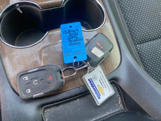 2021 GMC Acadia FWD SLE - Interior Steering Wheel With Keys Image